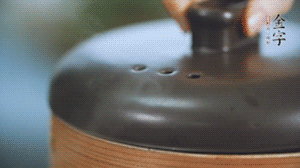 水開后轉(zhuǎn)中火蒸50-60分鐘。