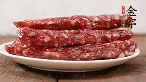 金字香腸切小段備用。