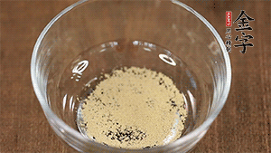 純牛奶溶解稀釋酵母。