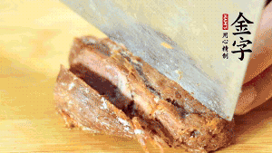 金字鹵牛肉切成小粒。