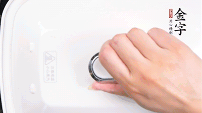 大火煮開后，再上鍋中火蒸20分鐘，出鍋后撒上蔥花。