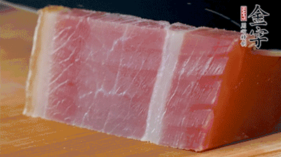 金字火腿切片。