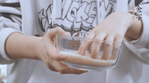 大米提前放浸泡1小時。