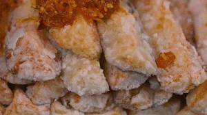 茄子撈出后放入雞精和XO醬拌均勻。
