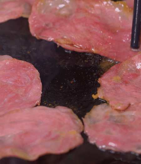 金字淡火腿用黃油/橄欖油煎熟。