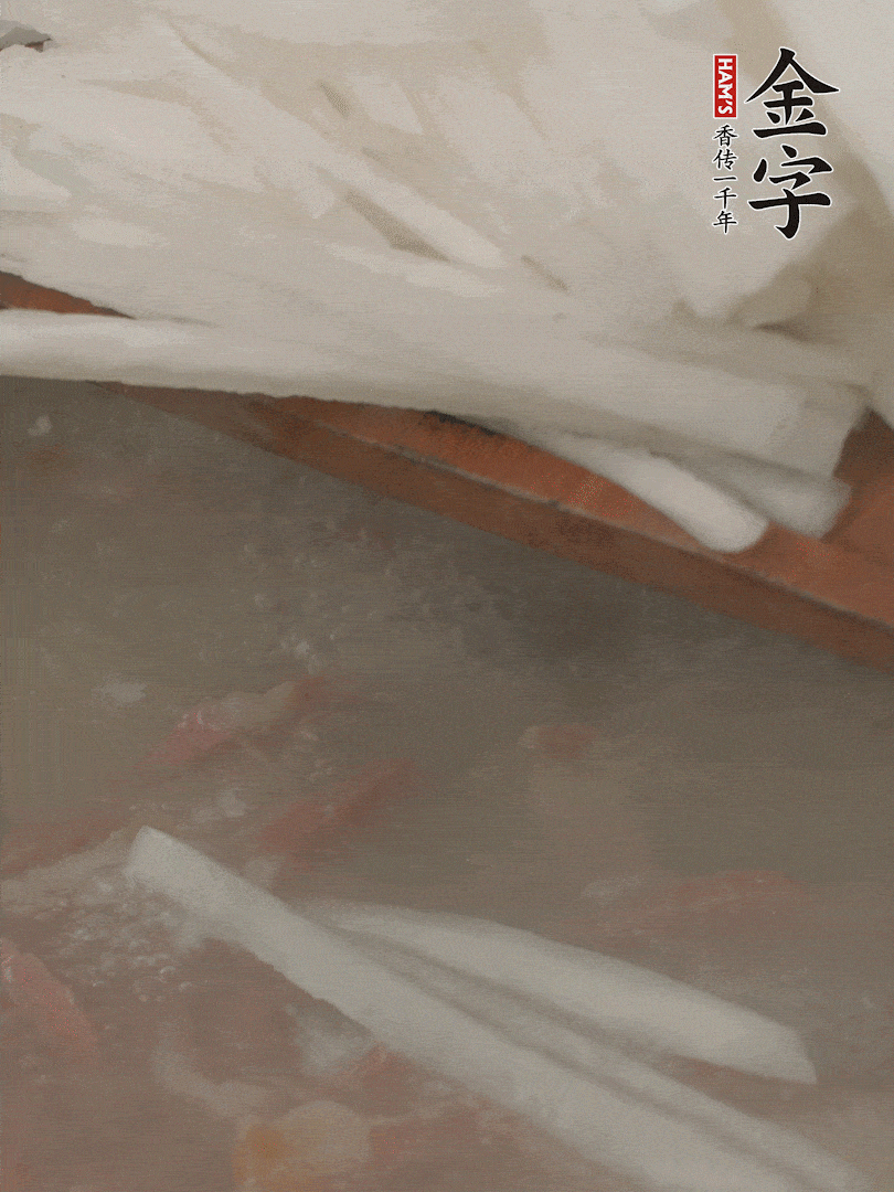 放蘿卜絲，燉5分鐘。