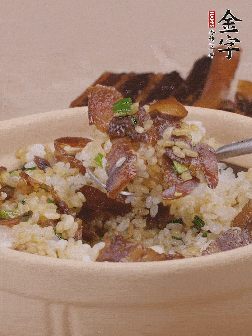 揭蓋后撒點蔥花裝飾，趁熱拌勻。