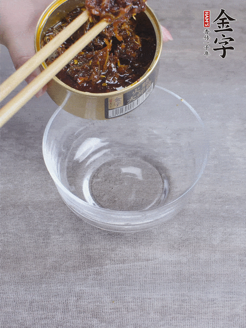 金字火腿大師醬2勺、醬油1勺、白砂糖1/2勺調(diào)勻。