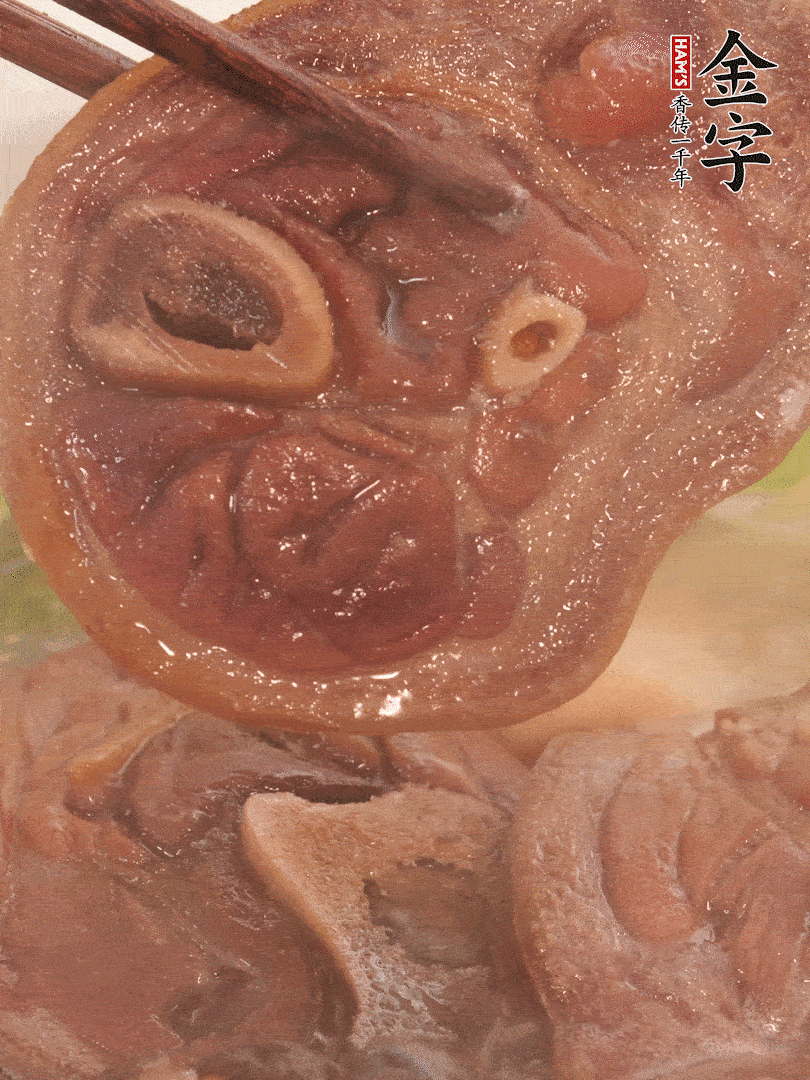 大火燒開后，調(diào)成小火燜煮30分鐘，煮至蓮藕軟糯。