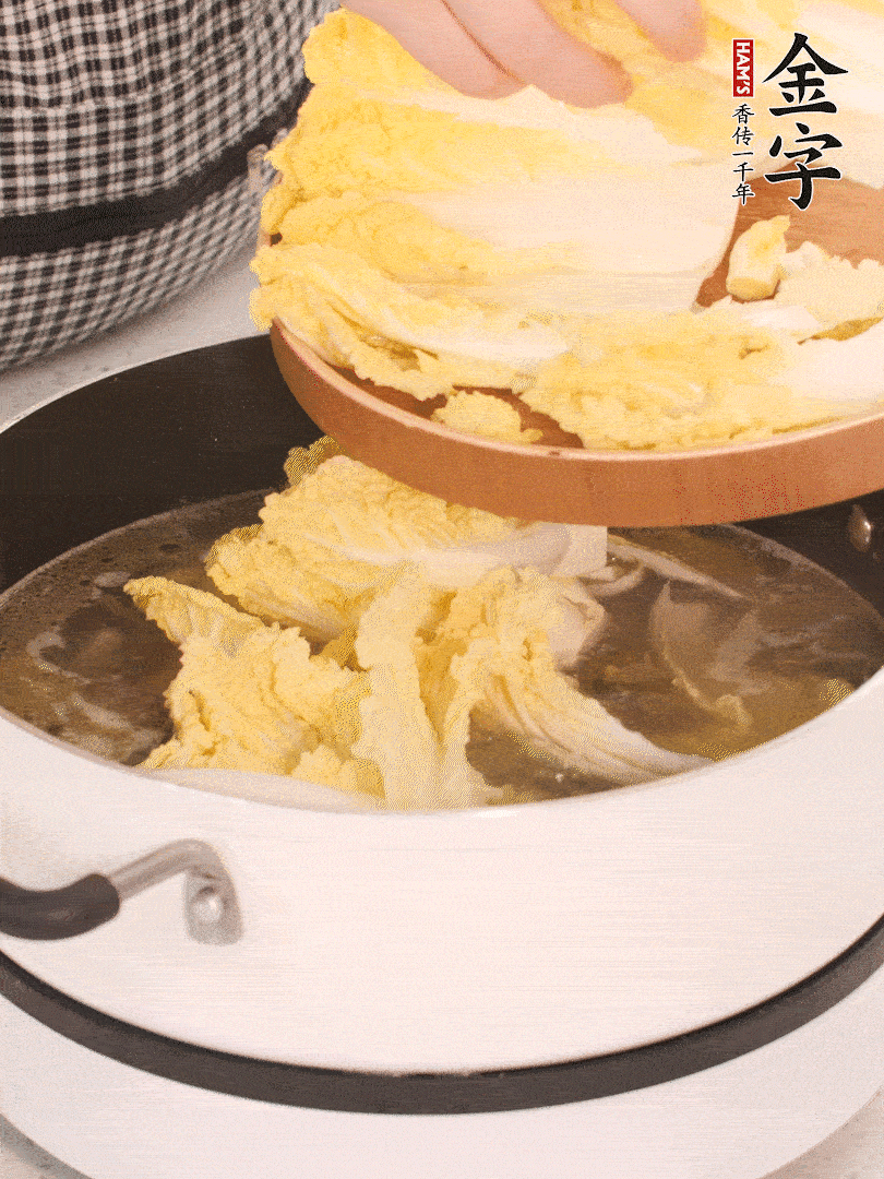 放入娃娃菜、金針菇再燉煮5分鐘。