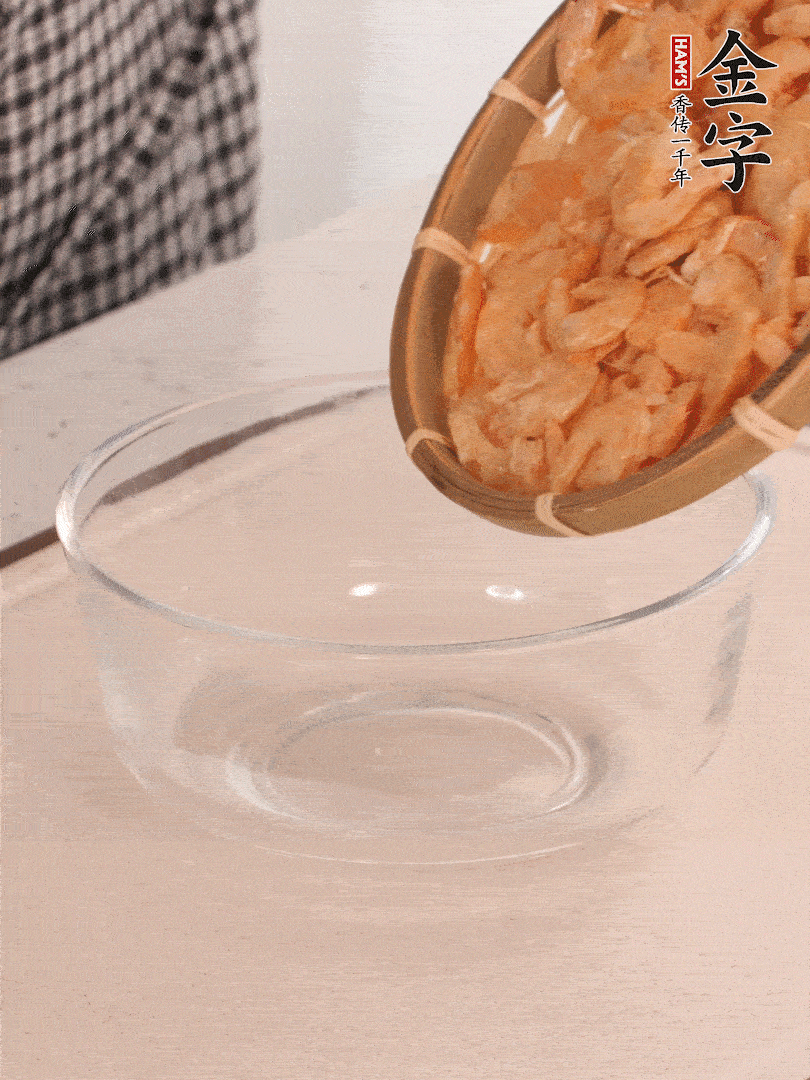 海米提前用溫水浸泡一會。