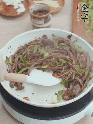 少許鹽調(diào)味。