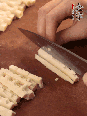 春筍、香菇分別切丁。