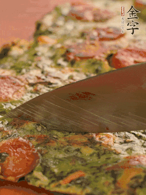 小火煎3分鐘后翻面，蓋蓋兒燜2分鐘。