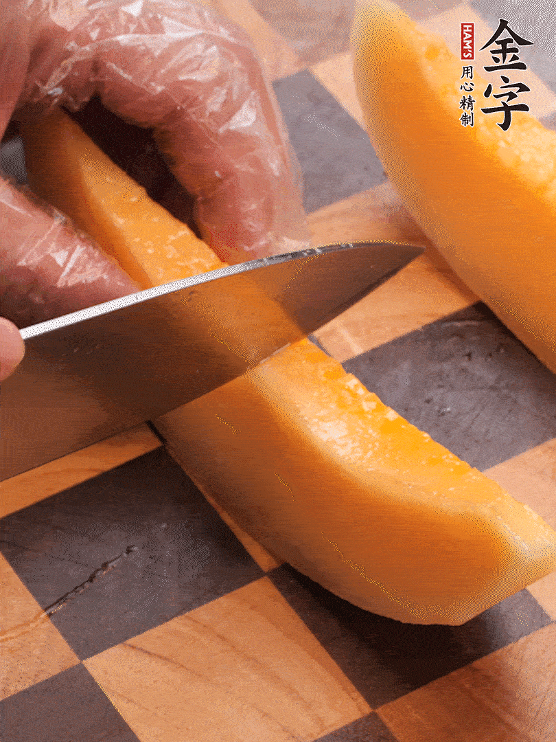 火腿包裹哈密瓜，按圓形擺放