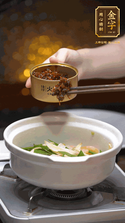 蝦仁、XO醬，猛火翻炒均勻