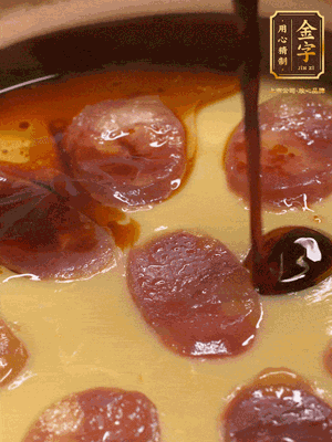 再撒上蔥花，生抽，芝麻油