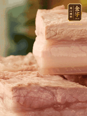 改刀切成立方塊，棉繩綁緊