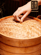 麻辣香腸蒸10分鐘，切成片，蒜苗切斜段，姜蒜干辣椒小米椒切碎