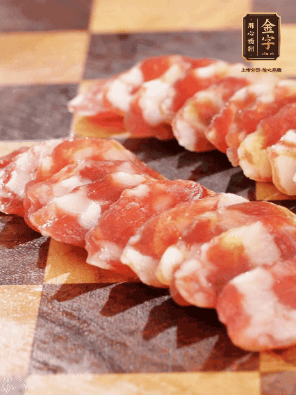 金字香腸切片，蘆筍去皮切丁