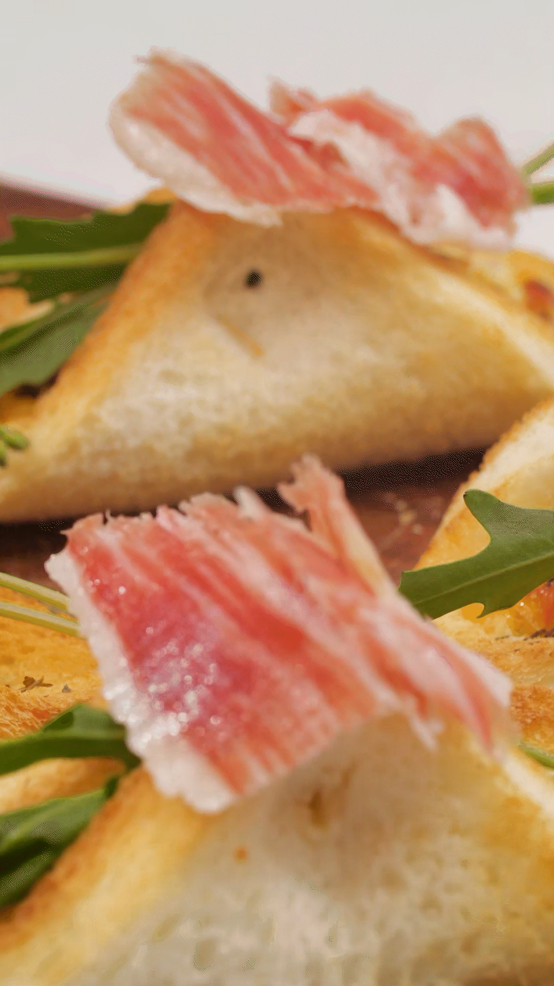 空氣炸鍋或烤箱180度5分鐘，撒歐芹碎
